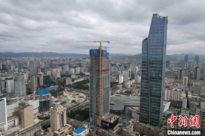 图为位于昆明城市核心区的恒隆广场建筑群。　孙洋洋 摄