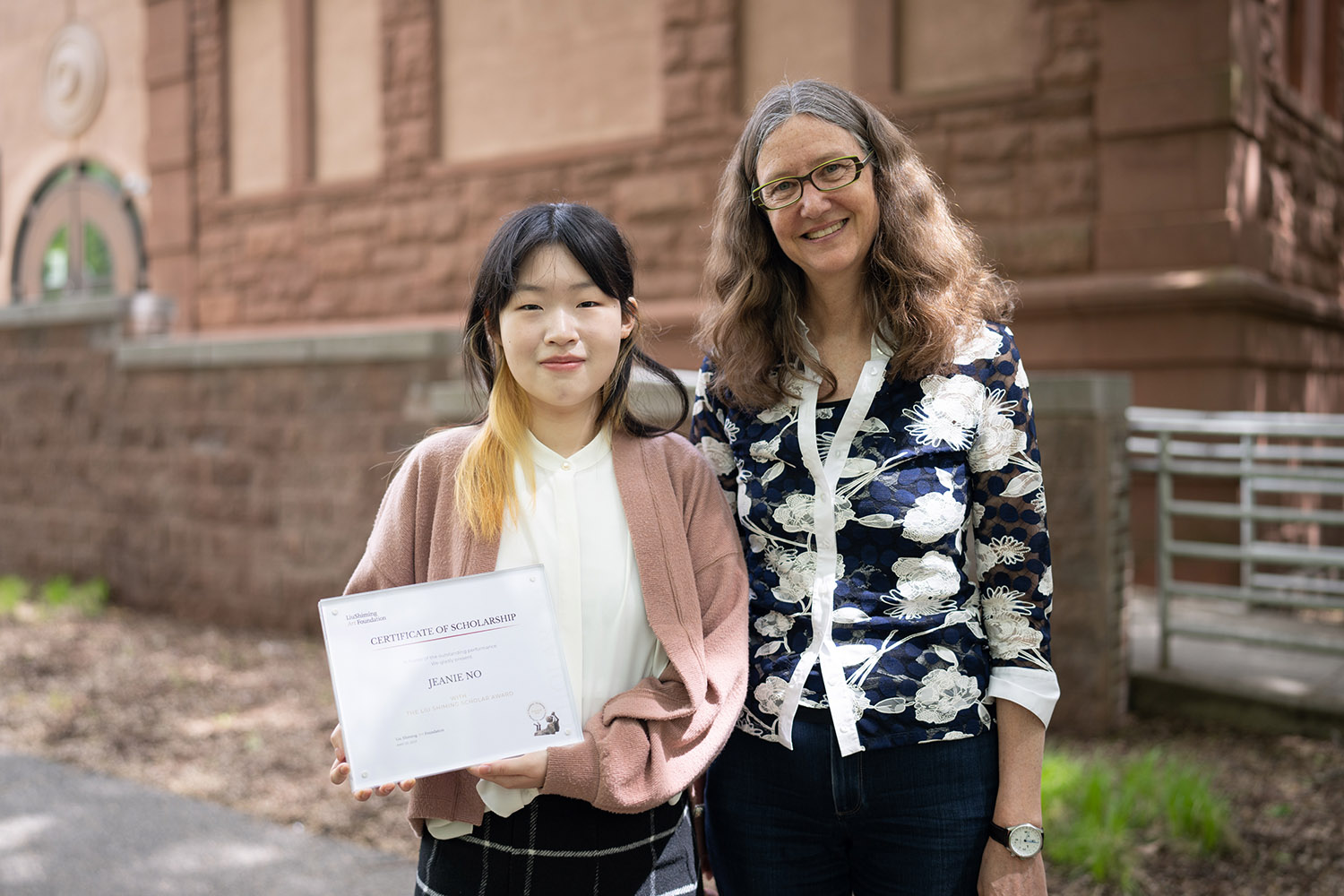 01刘士铭学者Jeanie No和罗格斯大学艺术史系主任Laura Weigert.jpg